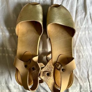 Gold & Tan Nubuck High Heel Clogs from Bryr